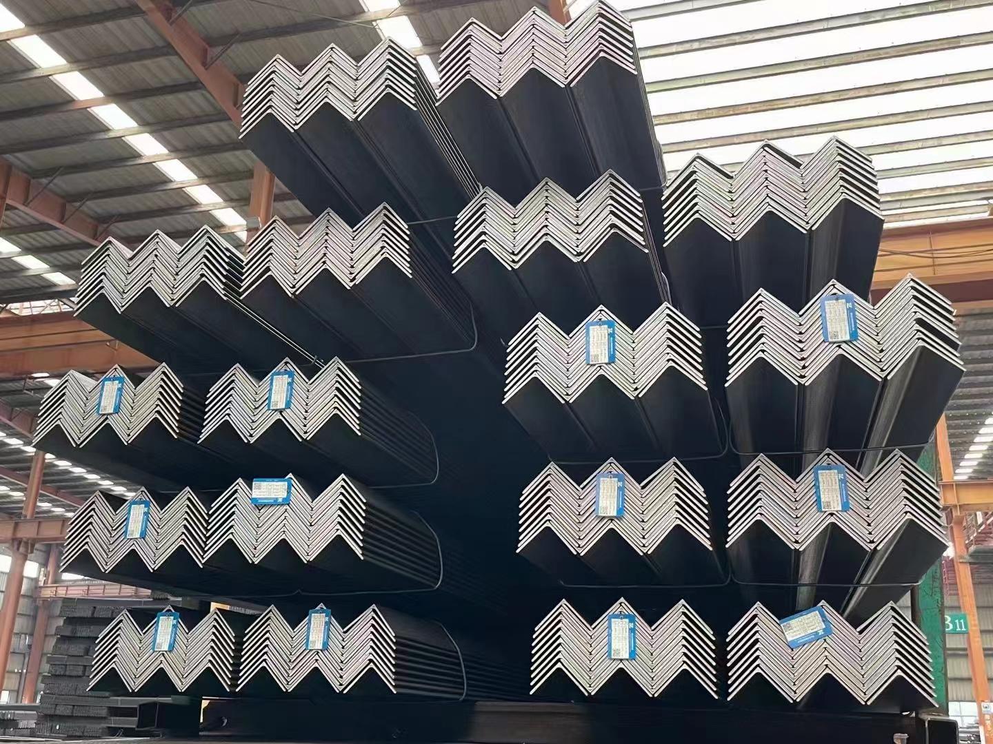 什么叫不等边角钢?